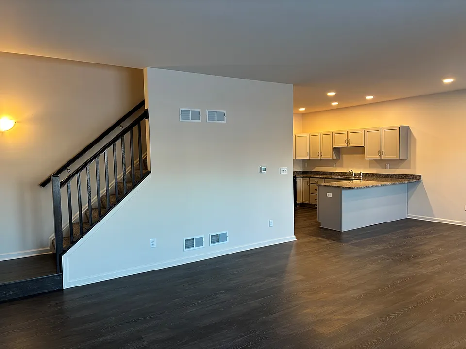 2737 Blue Field Dr