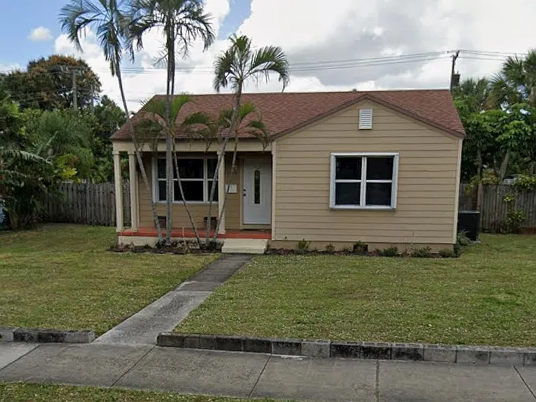 1007 Avon Rd — Photo 1