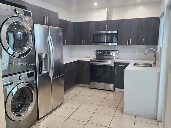 2nd image of 310-312 SW 36th Ave