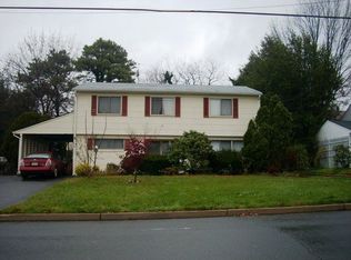 32 Farmbrook Dr, Old Bridge, NJ 08857