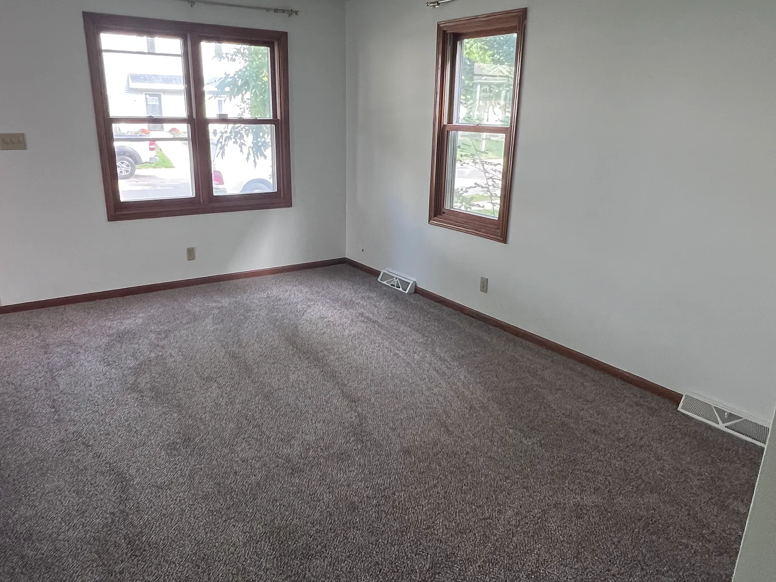 3 bed, 1200 sqft, $1,400 — Photo 3