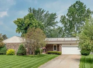 11249 Wildwood Dr, Osceola, IN 46561