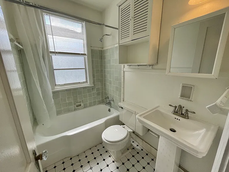 912 Oxmoor Rd — Photo 37
