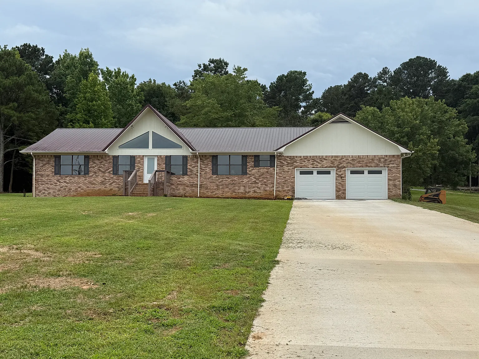 5 bed, 4200 sqft, $2,500 — Photo 3
