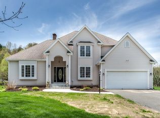 3 Hidden Pl, Southwick, MA 01077