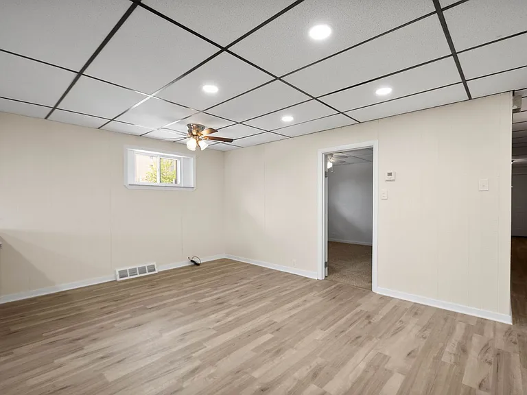 2405 Arlington Ave — Photo 6
