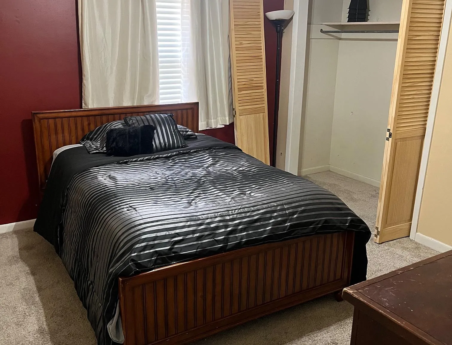 4 bed, 3.0 bath, 2000 sqft, $1,074 — Photo 1