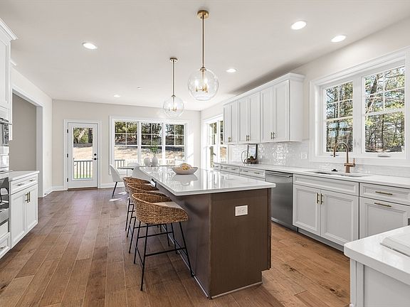 5th image of 40 Rookery Ln #5