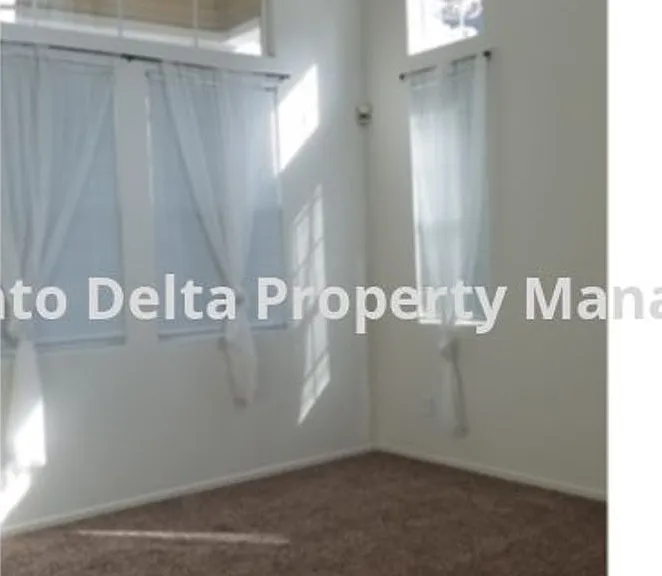 433 Coventry Ct — Photo 3