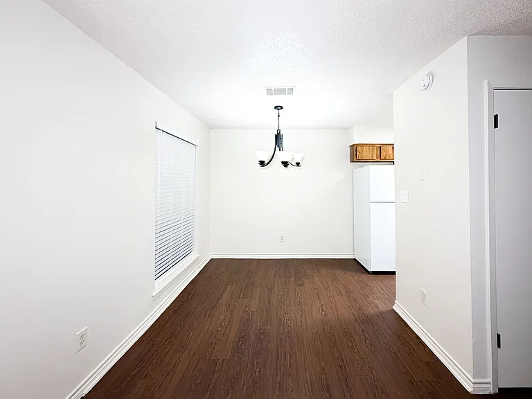 115 S Frio St #A — Photo 4