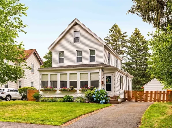 9 Brainard St, Hyde Park, MA 02136