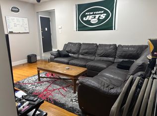 25-61 43rd St #2D, Astoria, NY 11103