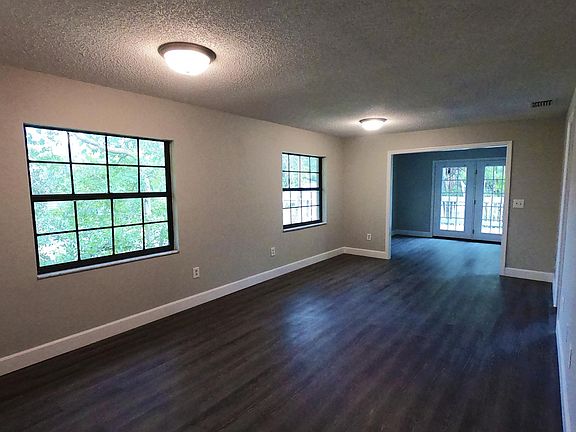 4th image of 411 S Willow Ave