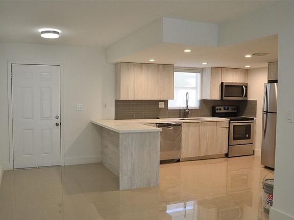 4th image of 9375 Fontainebleau Blvd APT L208