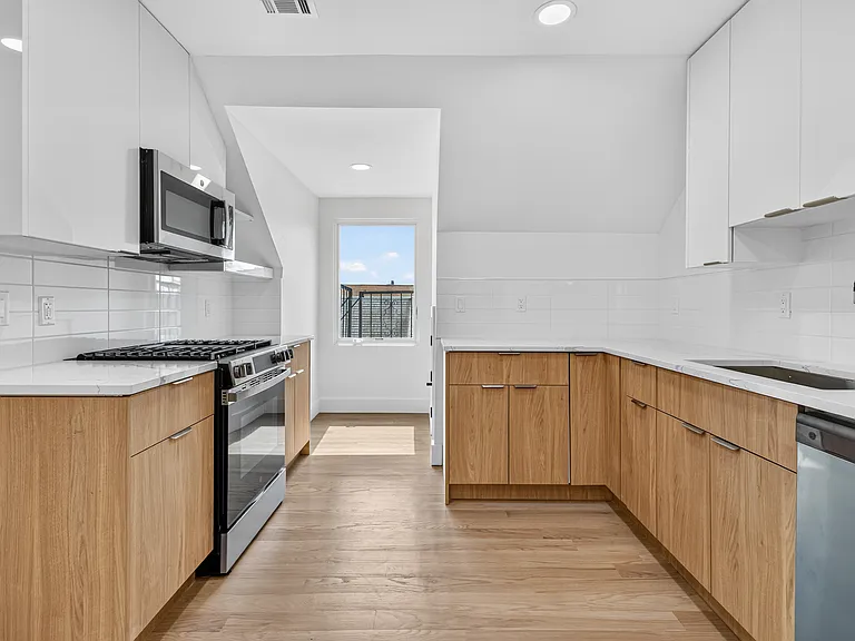46 Hudson Ave #C — Photo 6