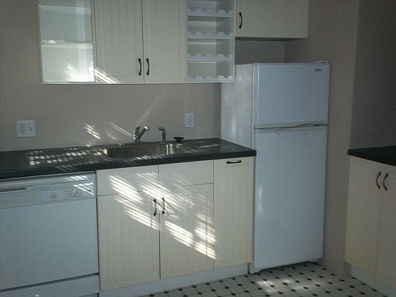 3rd image of 532 N San Vicente Blvd