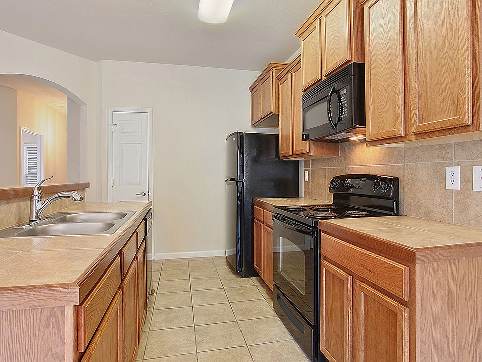 1st image of 13982 Cantebury Ave