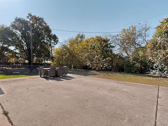 2nd image of 2320 Bernard St #2320