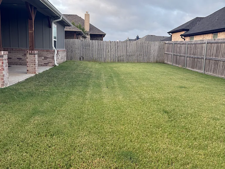 1202 Delmar Dr — Photo 3