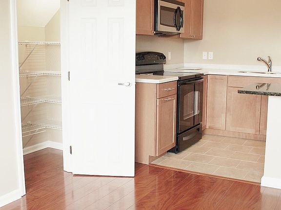 3rd image of 4633 Grove Park Dr #2