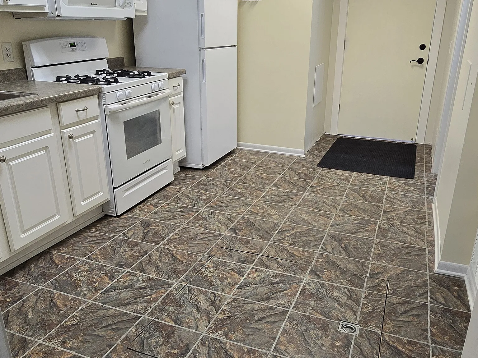 Studio, 550 sqft, $910 — Photo 4