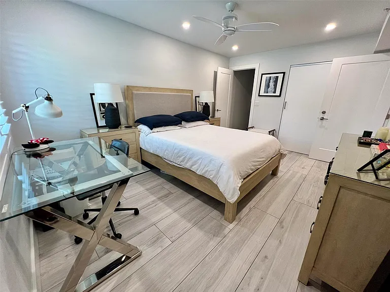 2115 NE 37th Dr #121 — Photo 11