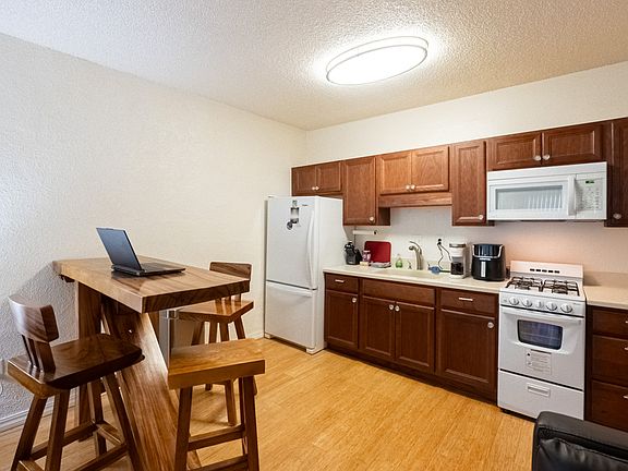 4th image of 355 Kalanianaole St APT 312