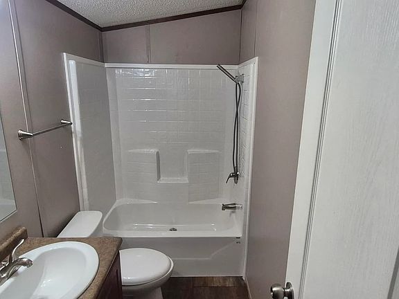 4th image of 92 Riviera Courts Dr