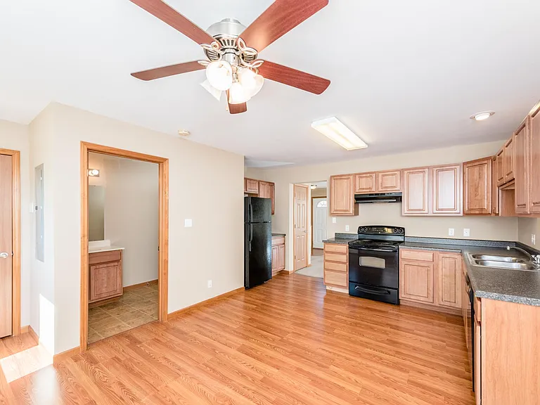 Emerald Pointe — Photo 21