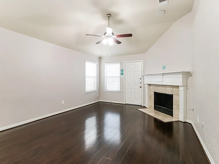 969 Oak Lynn Dr — Photo 3