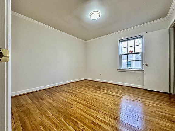 4th image of 919 Church St #3