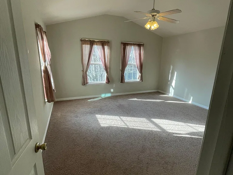 3666 Tara St — Photo 20