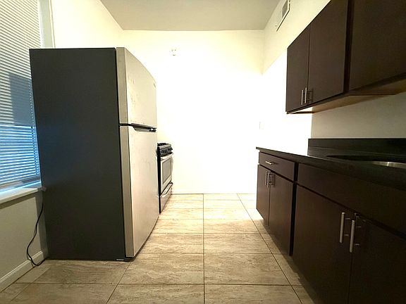 5th image of 1542 W Birchwood Ave APT 1
