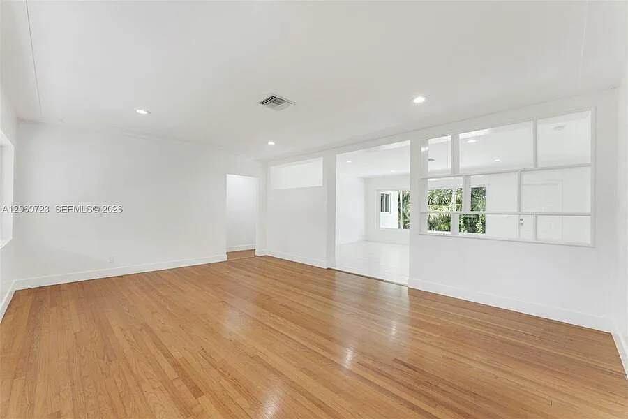3 bed, 1840 sqft, $7,990 — Photo 3