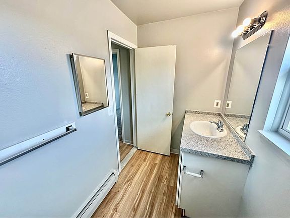 3rd image of 33214 Harper Ave