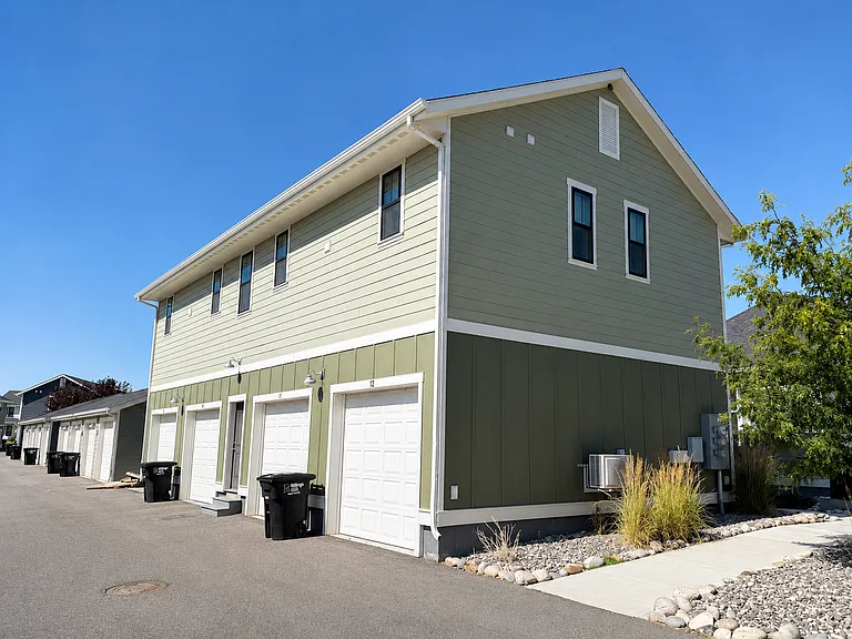 6031 Catherina Ct — Photo 12