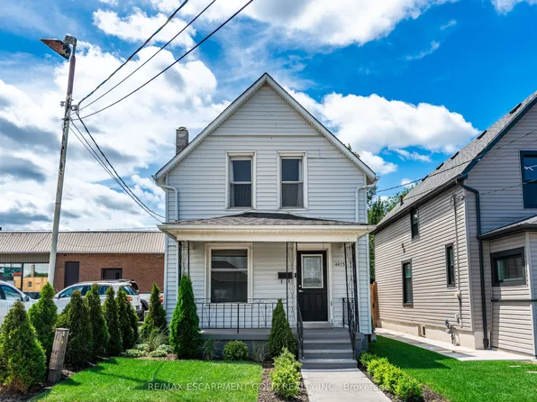 4475 1st Ave, Niagara Falls, ON L2E 4G1