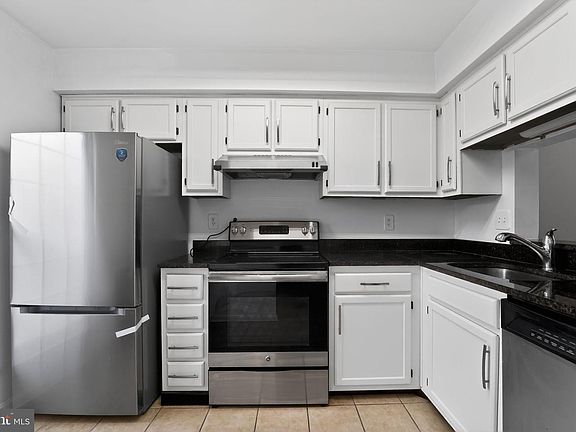 3rd image of 8114 Cloverhurst Rd