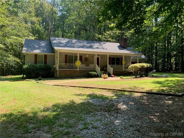 997 River Run Dr, Hartfield, VA 23071