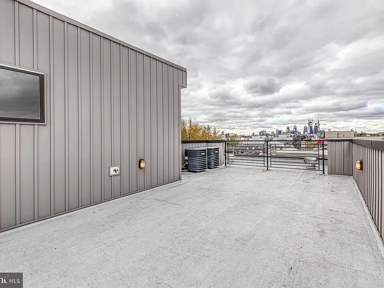 1239 E Palmer St — Photo 23