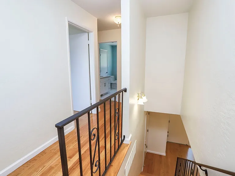 264 W Oakwood Blvd — Photo 17