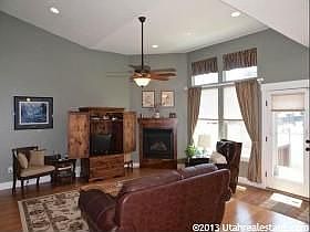 4th image of 834 E Olivia View Ln