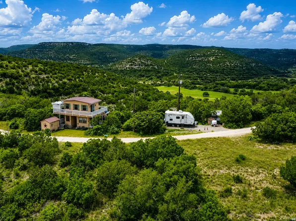 982 Skyview Ln, Camp Wood, TX 78833