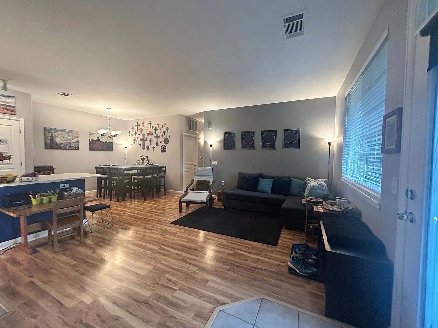 $0 Deposit Option! Luxurious 3bed/2bath Condo With Modern Upgrades — Photo 2