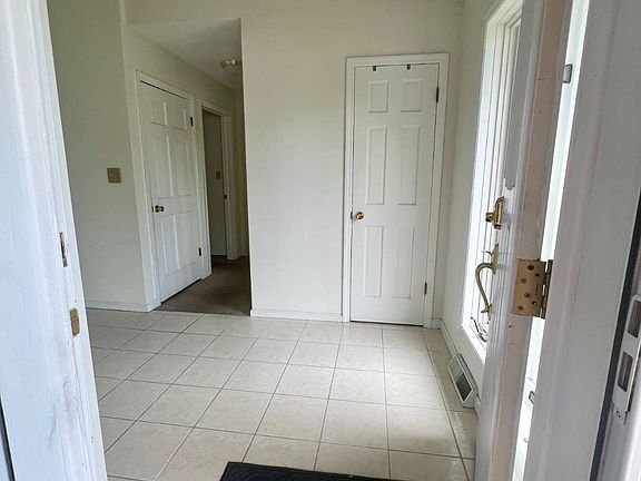 5th image of 167 Country Club Ln