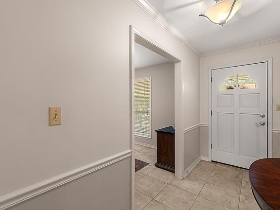 4th image of 221 E Lakeside Dr