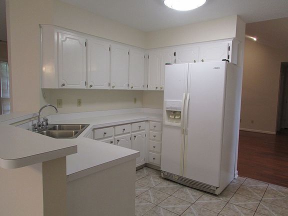 3rd image of 1125 Northlake Dr #1