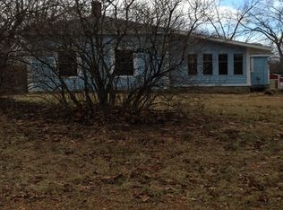 901 Grindle Dr SE, Lowell, MI 49331