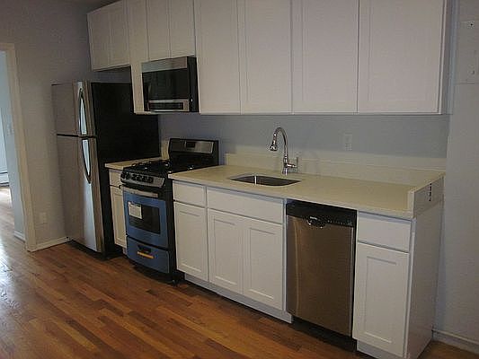 2nd image of 440 Lafayette Ave #4