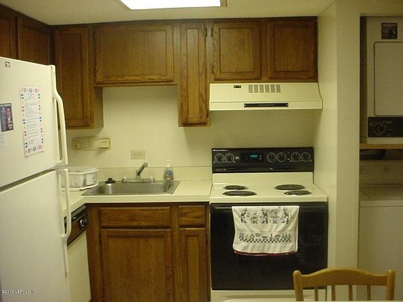 411 S 1St #202 (Kitchen)